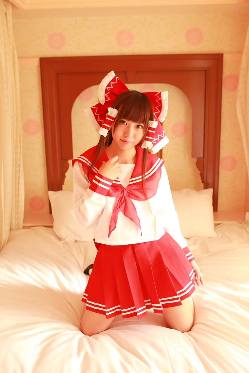 [Cosplay] Reimu Hakurei with dildo and toys - Touhou Project Cosplay